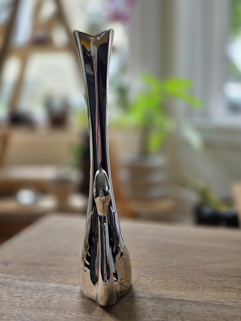 vintage Oneida silver-plated swan bud vase, standing approximately 7 inches tall - Picture 3 of 16